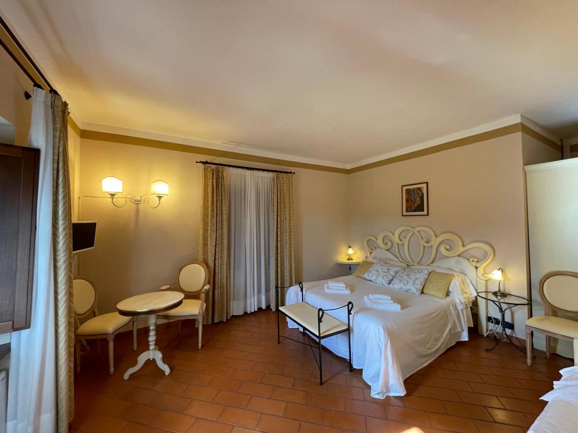Il Colombaio Winery & Rooms Monteriggioni Luaran gambar